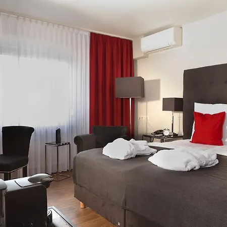 Отель Tryp By Wyndham Airport 3*