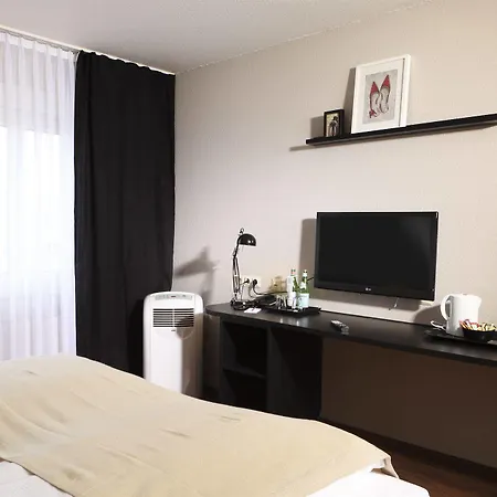 Отель Tryp By Wyndham Airport