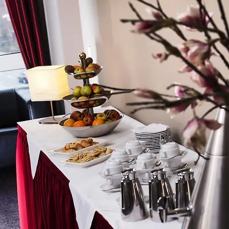 Tryp By Wyndham Airport 3*
