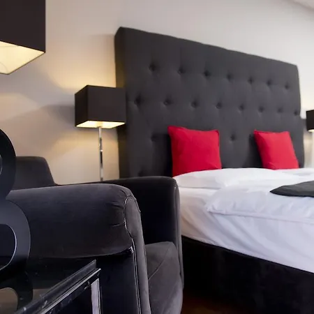 Tryp By Wyndham Airport Отель
