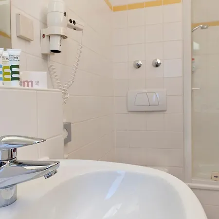 Tryp By Wyndham Airport 3*