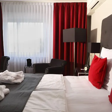 Tryp By Wyndham Airport 3*