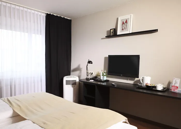 Hotel Tryp By Wyndham Airport 3*